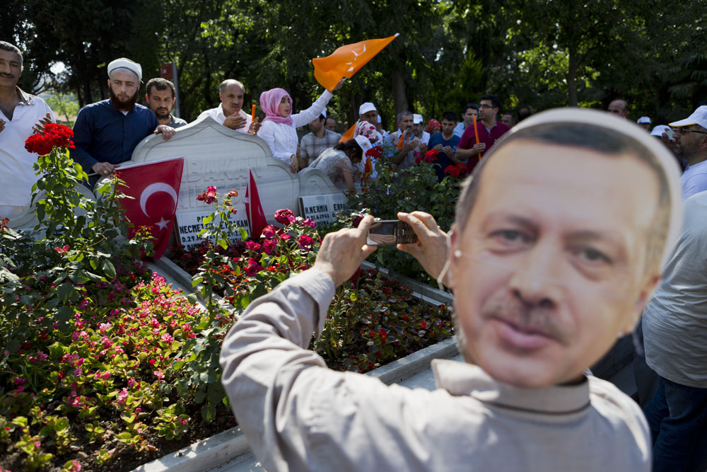 16-06-2013 - Istanbul - AKP supporters attend a meeting with prime minister Erdogan. © Pierre Crom - 42_2013_06_16_W3B1682_kopie_3